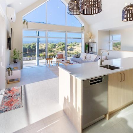 Luxury Beachside Living Elegant 3-Bedroom Haven Christchurch Exterior photo