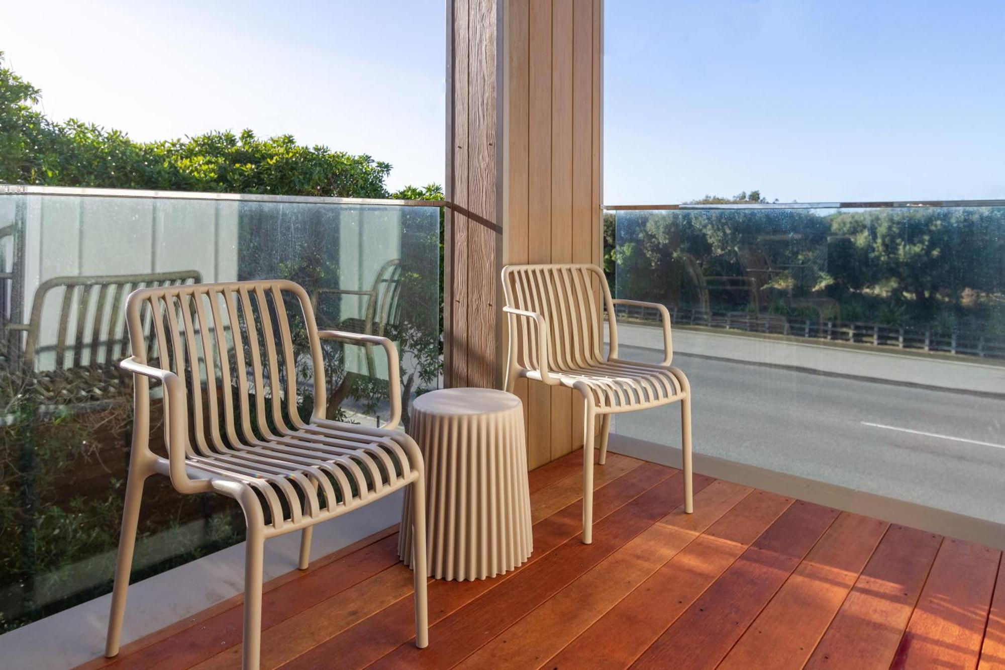 Luxury Beachside Living Elegant 3-Bedroom Haven Christchurch Exterior photo