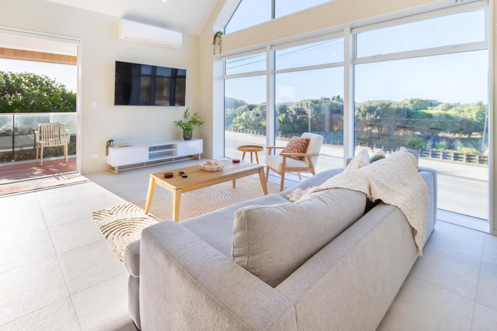 Luxury Beachside Living Elegant 3-Bedroom Haven Christchurch Exterior photo