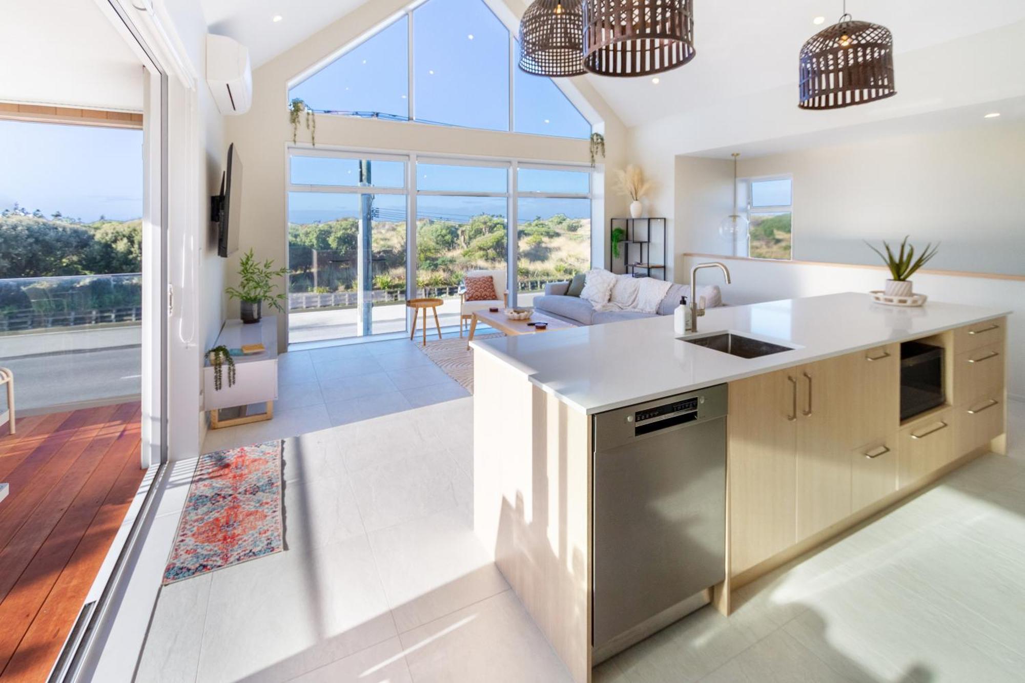 Luxury Beachside Living Elegant 3-Bedroom Haven Christchurch Exterior photo